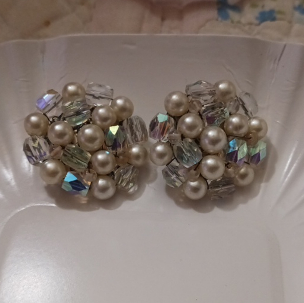 Elegant Pearl and Crystal Cluster Earrings Japan